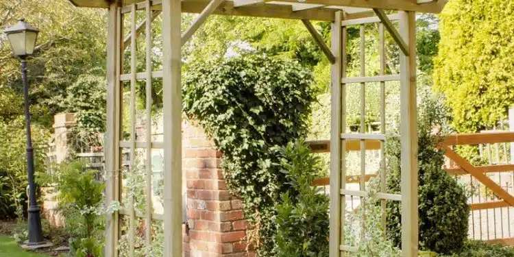Comment fabriquer une arche de jardin en bois