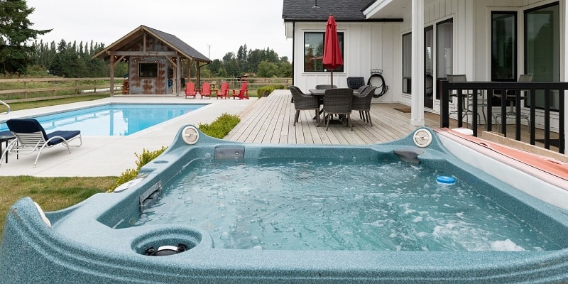 Quel Spa 4 places choisir pour votre terrasse