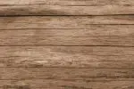La terrasse en bois apporte un cachet supplémentaire à votre espace vert