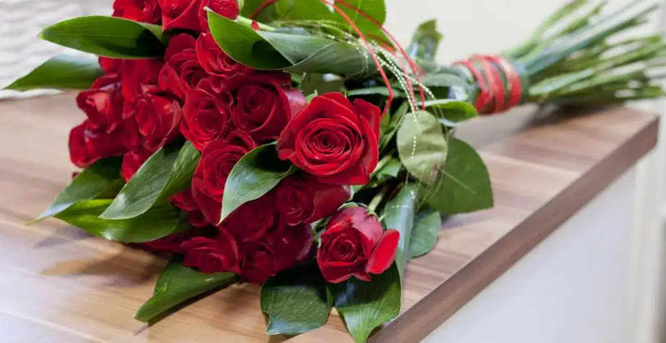 offrir des fleurs pour la Saint-Valentin